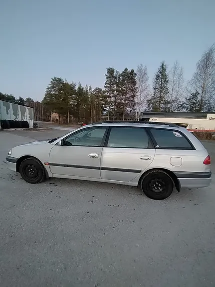 Toyota Avensis 1999 photo 5