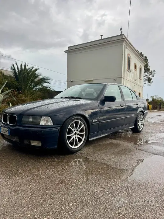 BMW 318I