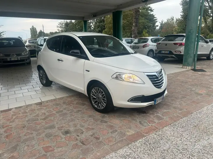 Lancia Ypsilon 2012 photo 3