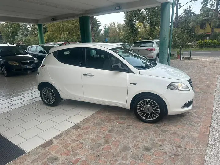 Lancia Ypsilon 2012 photo 4