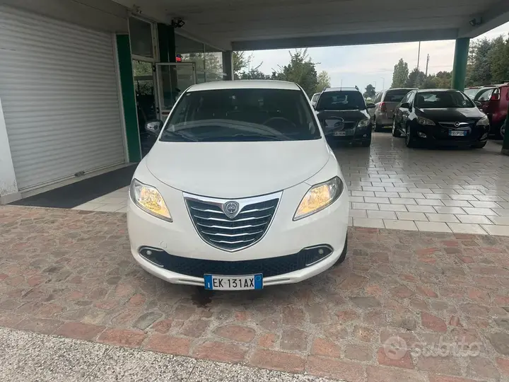 Lancia Ypsilon 2012 photo 2