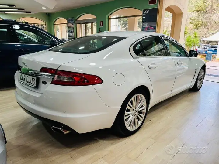Jaguar Xf 2010 photo 4