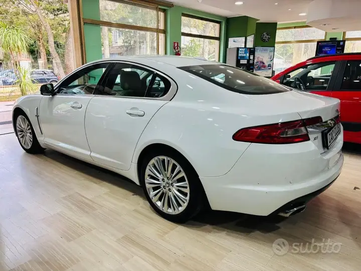 Jaguar Xf 2010 photo 5