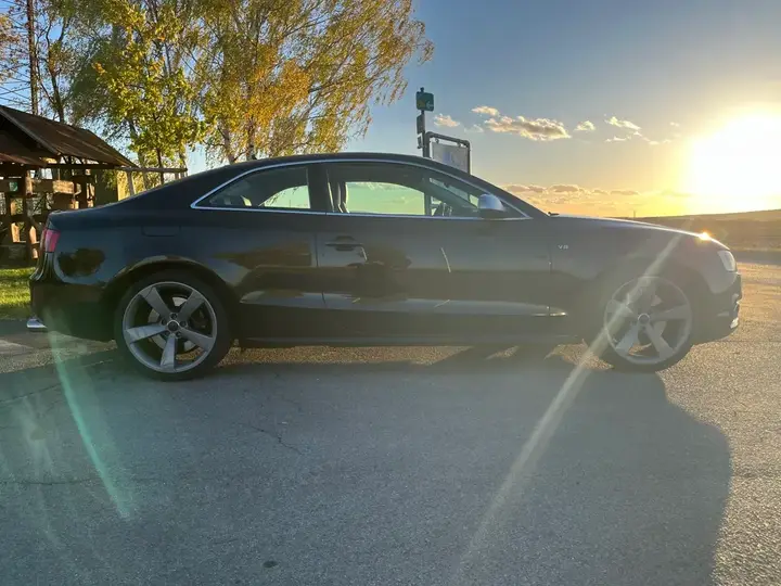 Audi A5 2010 photo 2