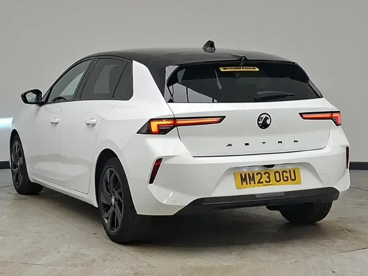 Vauxhall Astra 2023 photo 2