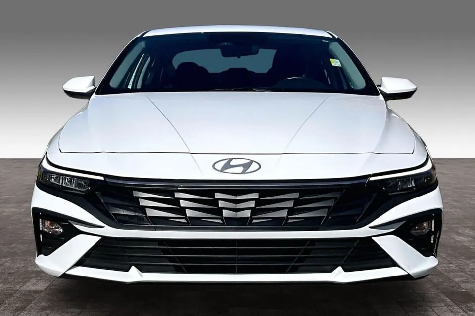 Hyundai Elantra 2025 photo 3