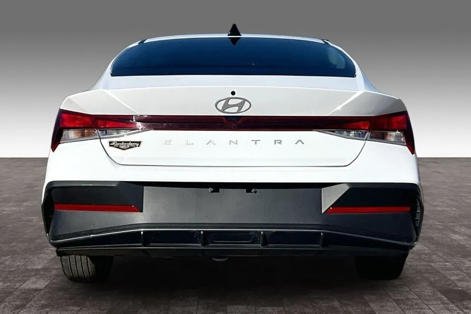 Hyundai Elantra 2025 photo 4