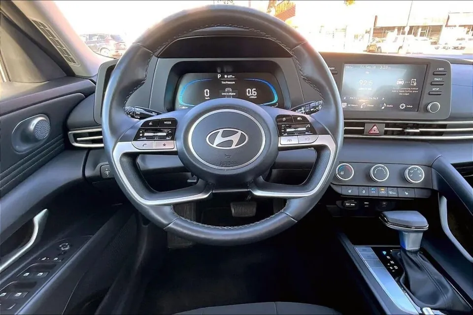 Hyundai Elantra 2025 photo 5