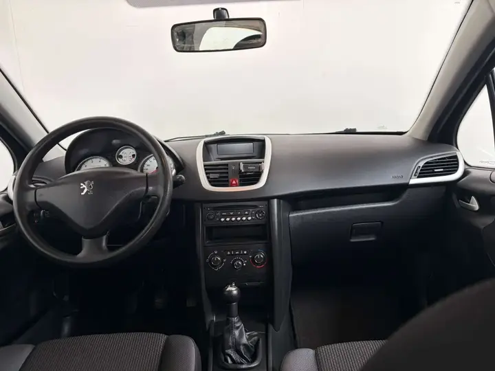 Peugeot 207 2010 photo 3