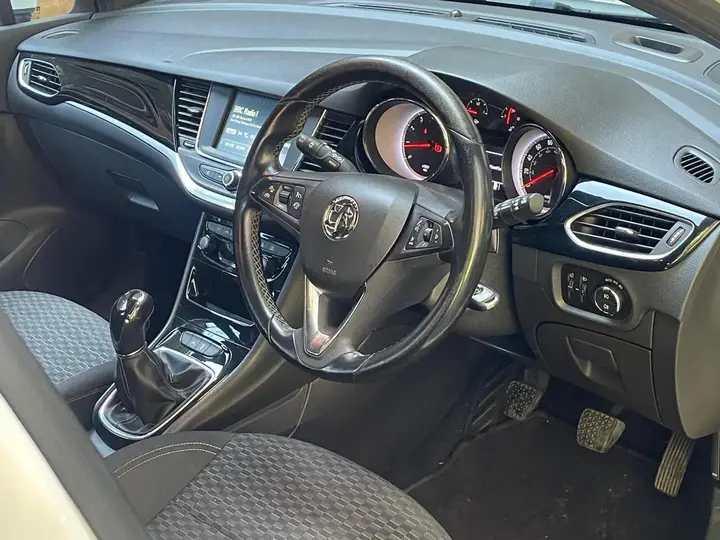 Vauxhall Astra 2016 photo 2