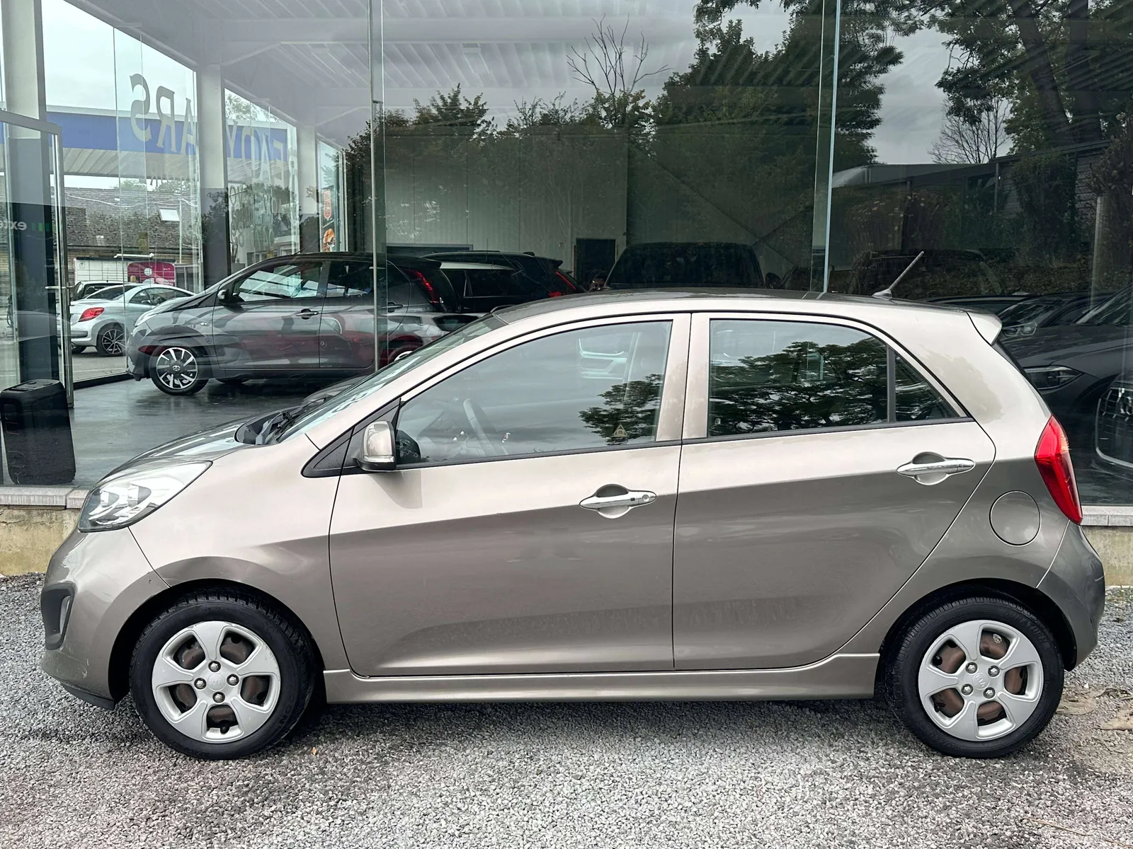 Kia Picanto 2011 photo 2