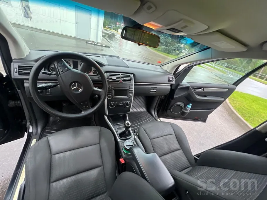 Mercedes-Benz B180 2010 photo 3