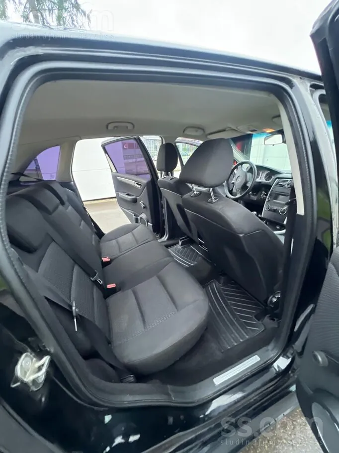 Mercedes-Benz B180 2010 photo 4