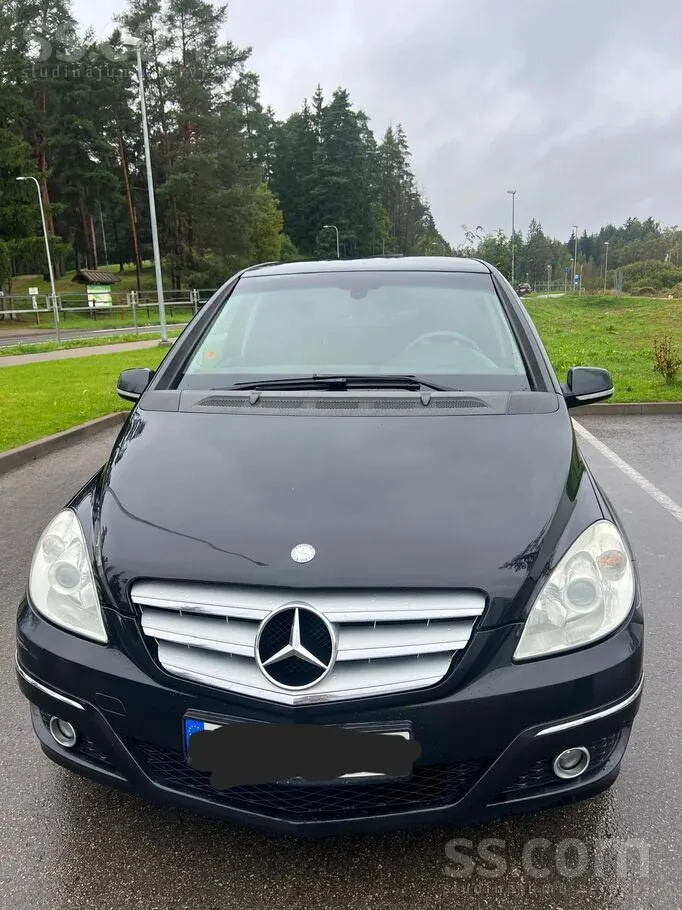 Mercedes-Benz B180 2010 photo 2