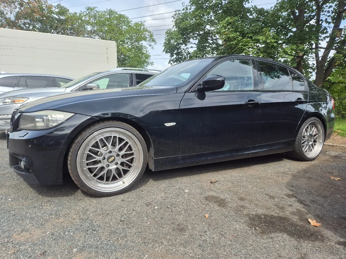 BMW E90 2008 photo 2