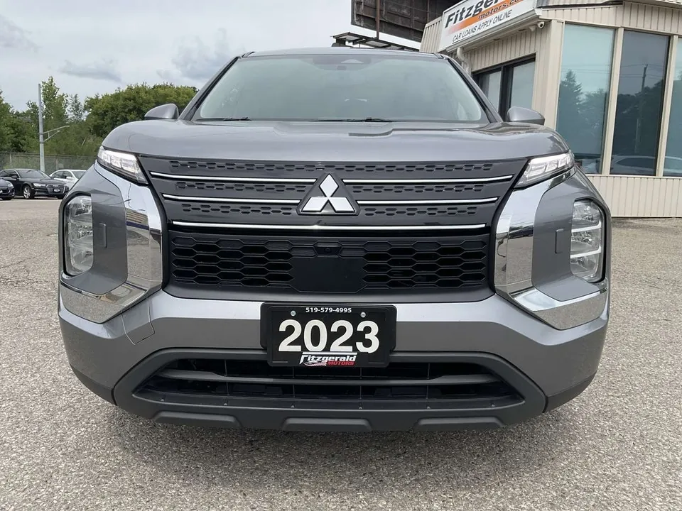 Mitsubishi Outlander 2023 photo 2