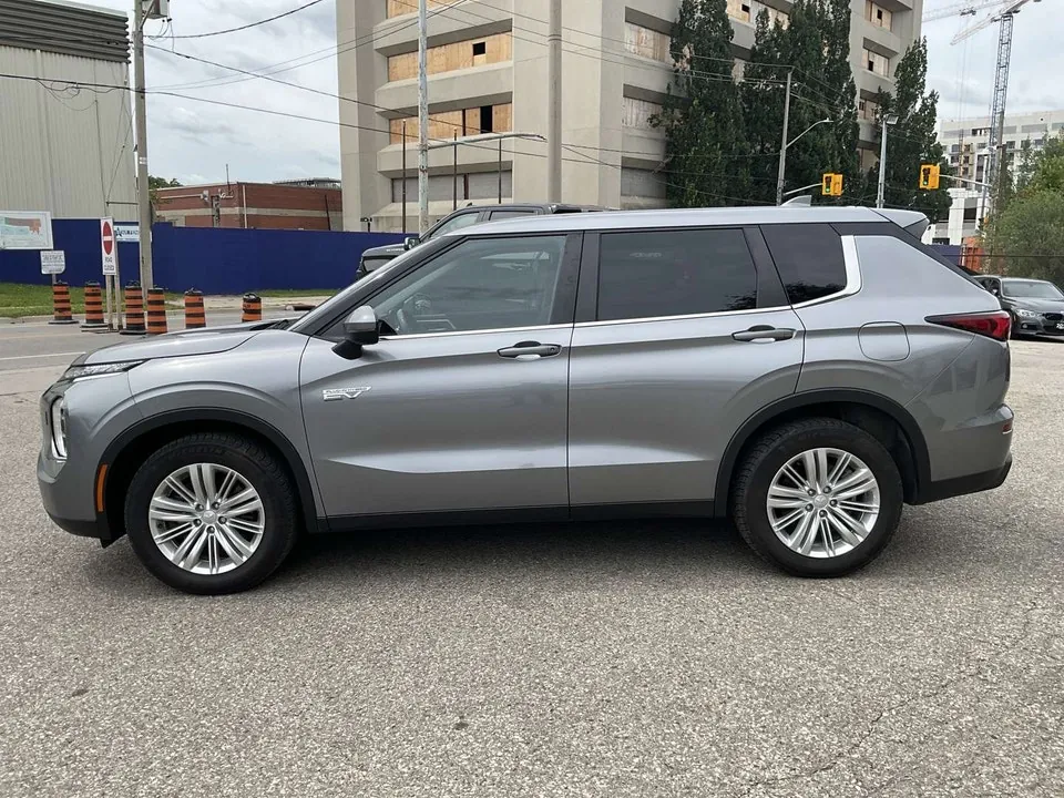 Mitsubishi Outlander 2023 photo 4