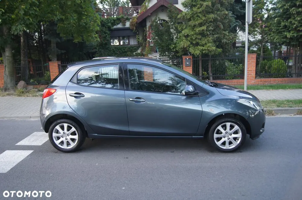 Mazda 2 2009 photo 4
