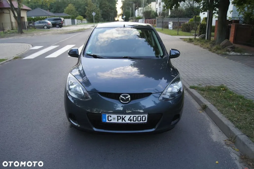 Mazda 2 2009 photo 2