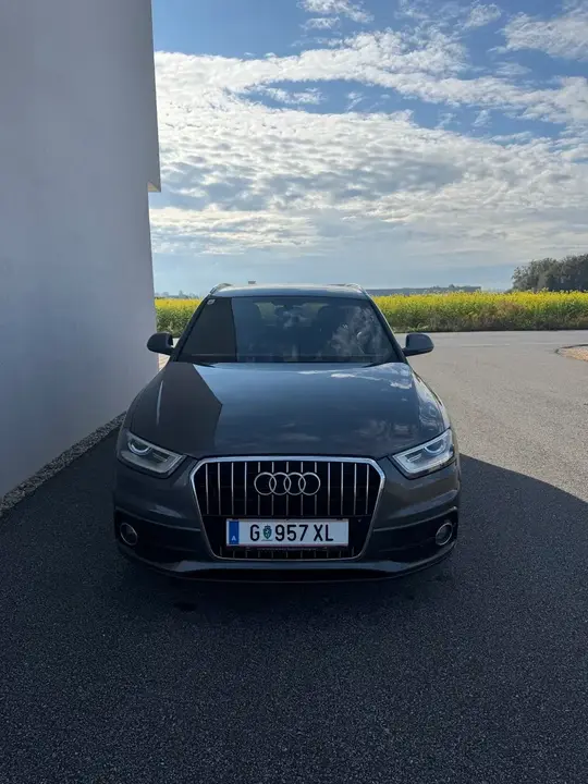 Audi Q3 2012 photo 2