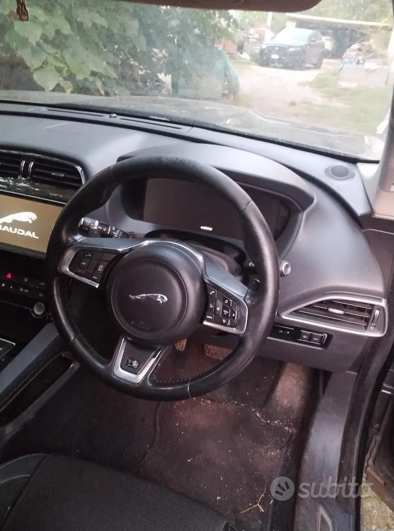 Jaguar F-Pace 2017 photo 4