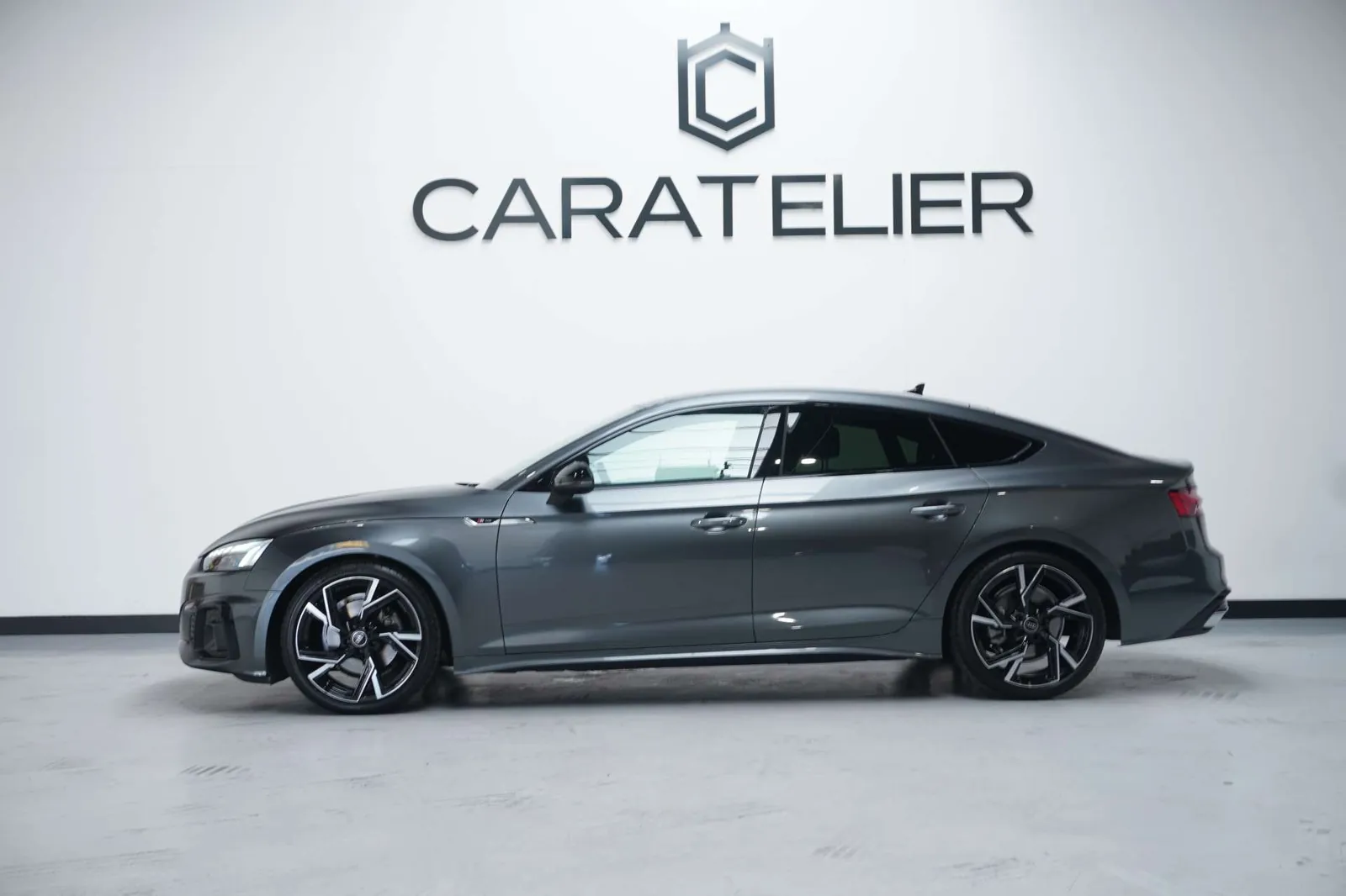Audi A5 2023 photo 2