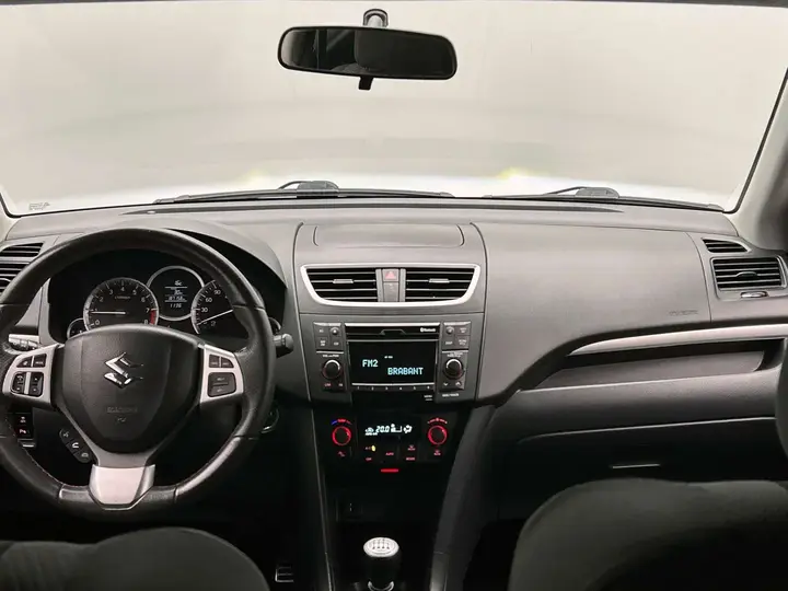 Suzuki Swift 2013 photo 2