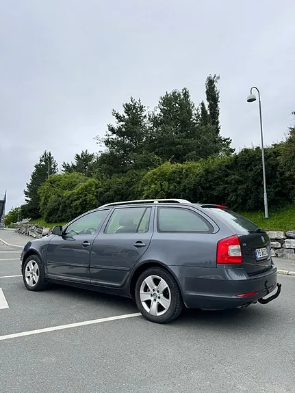 Skoda Octavia 2009 photo 3