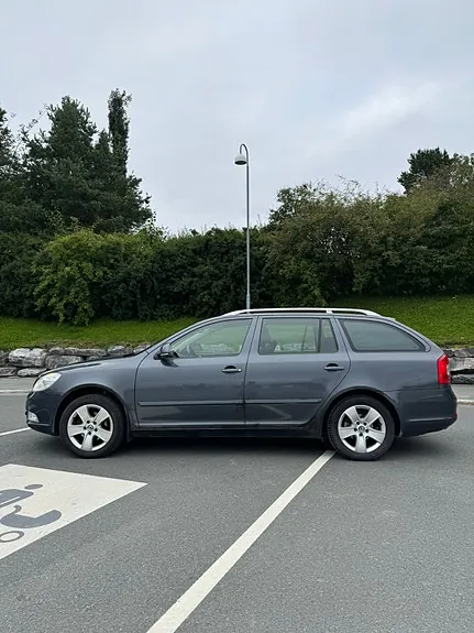 Skoda Octavia 2009 photo 2