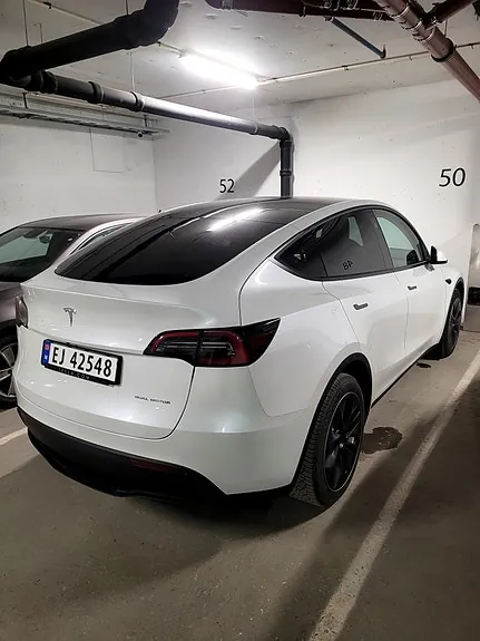 Tesla Model Y 2024 photo 2