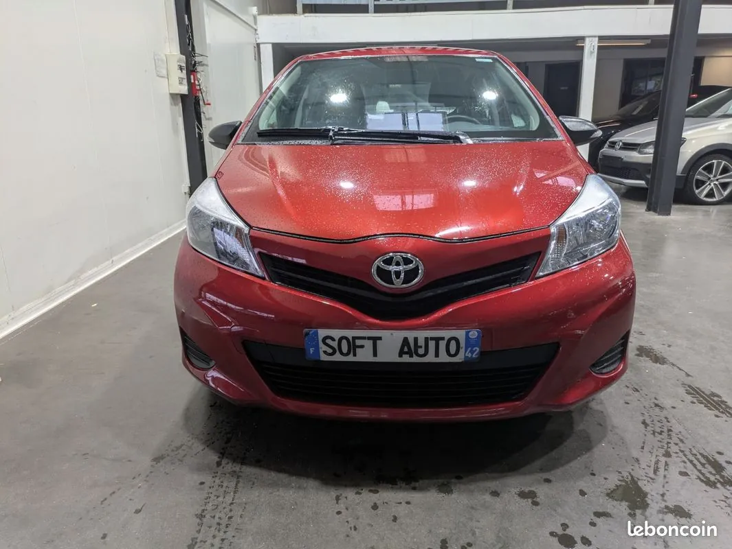 Toyota Yaris 2014 photo 2