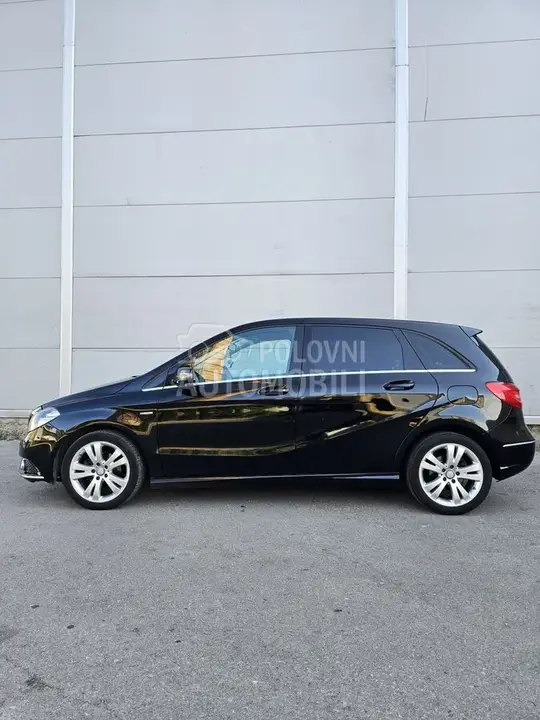 Mercedes-Benz B 180 2012 photo 3