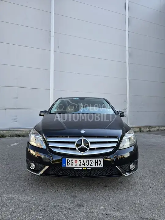 Mercedes-Benz B 180