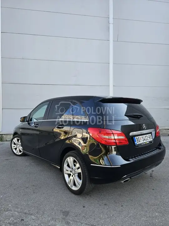 Mercedes-Benz B 180 2012 photo 4