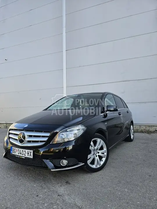 Mercedes-Benz B 180 2012 photo 2