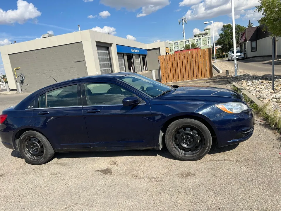 Chrysler 200 2014 photo 2