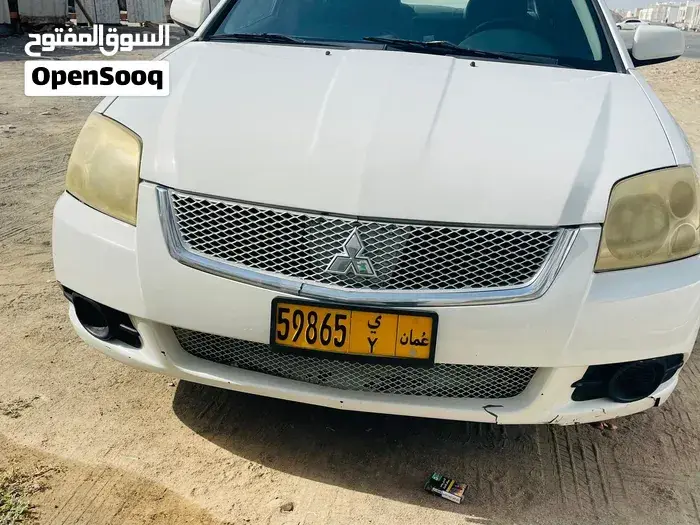 Mitsubishi Galant 2012 photo 2