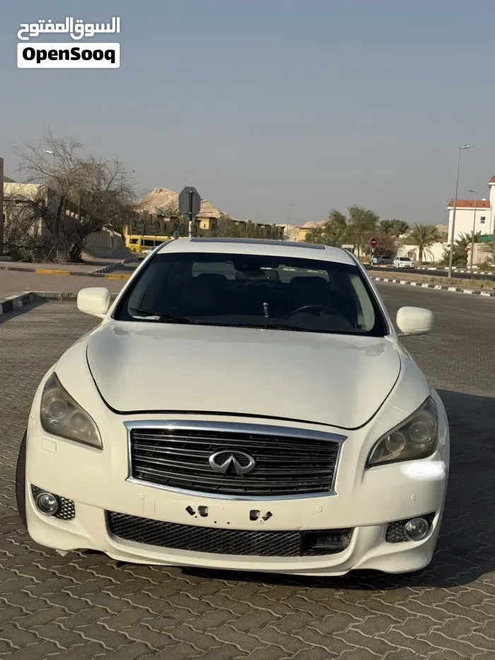 Infiniti Q70