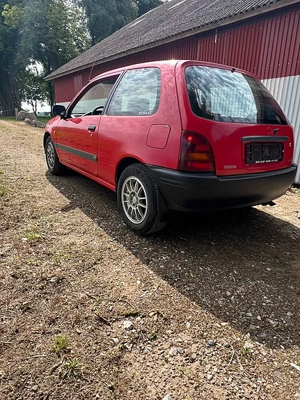 Toyota Starlet 1997 photo 2