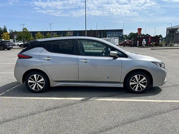 Nissan Leaf 2019 photo 2