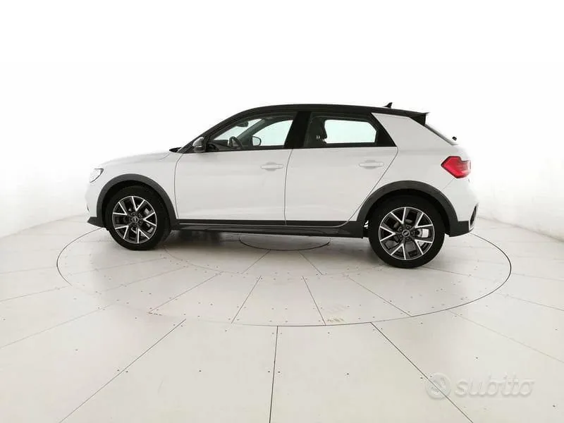 Audi A1 2023 photo 2