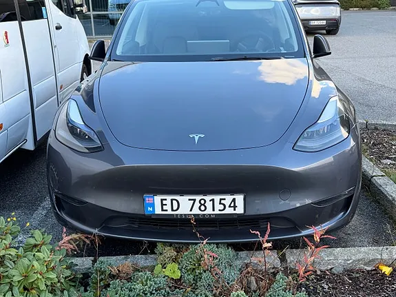 Tesla Model Y 2022 photo 2