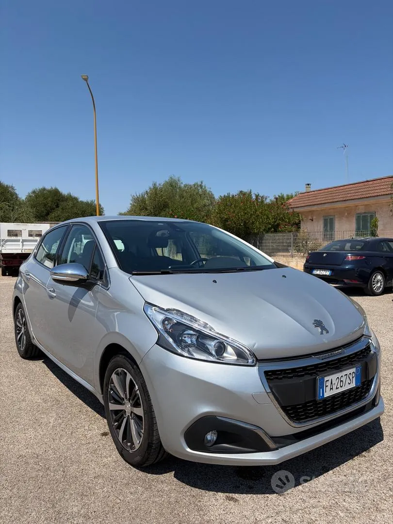 Peugeot 208 2015 photo 3