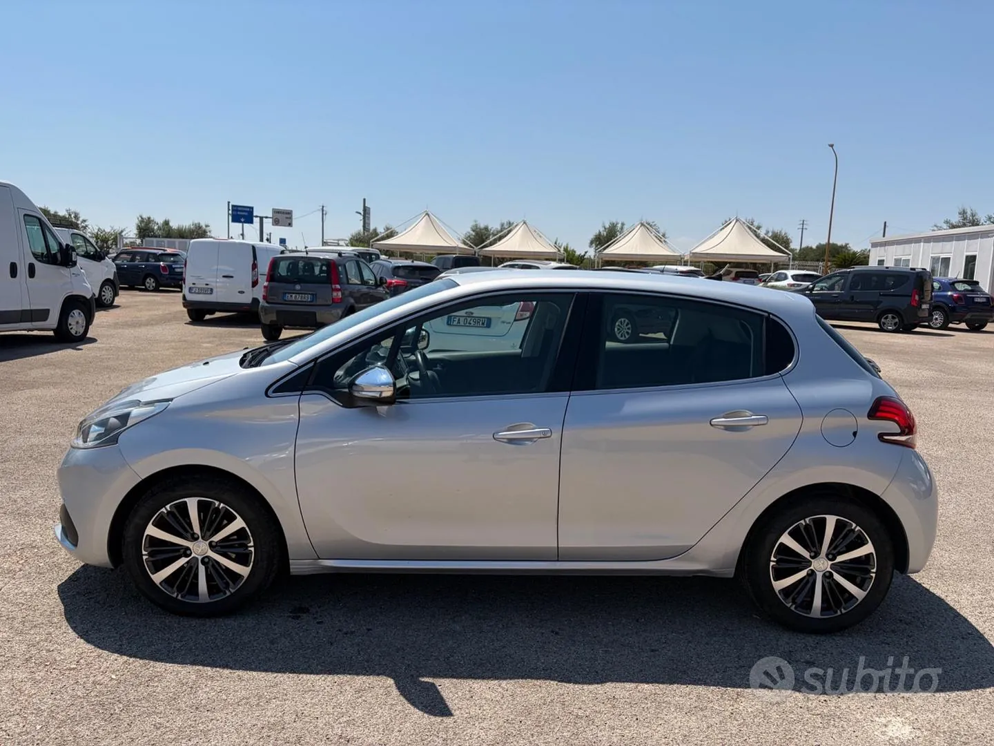 Peugeot 208 2015 photo 4