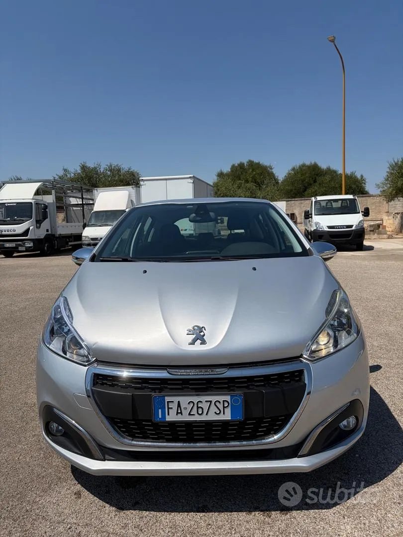 Peugeot 208 2015 photo 2