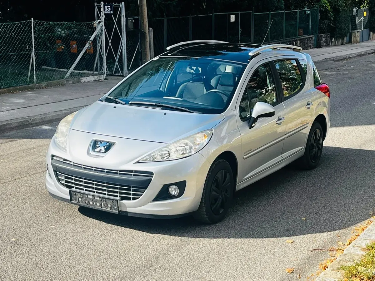 Peugeot 207 2011 photo 3