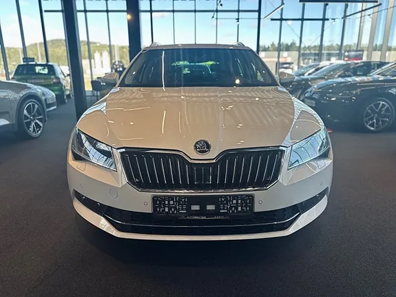 Skoda Superb 2017 photo 2