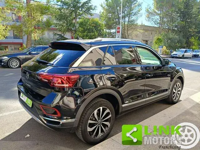 Volkswagen T-Roc 2024 photo 2