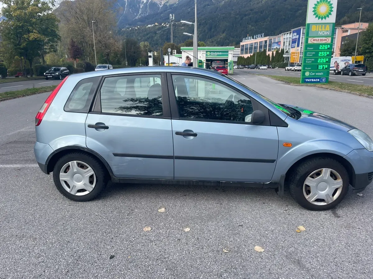 Ford Fiesta 2005 photo 2