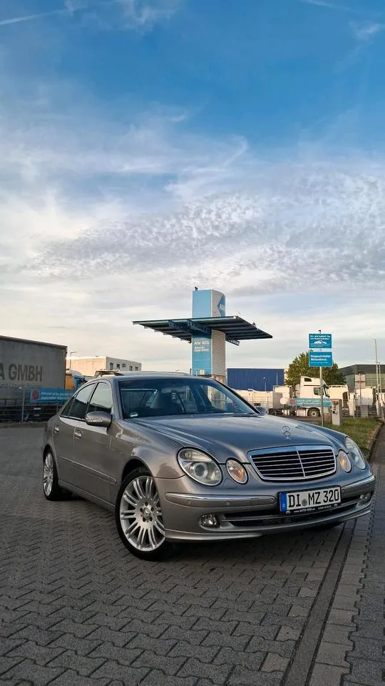 Mercedes-Benz E320